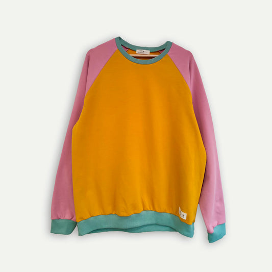 Tricolor sweatshirt (mustard, pale pink, turquoise).